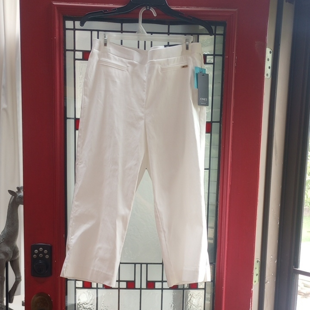 Jones New York White Capris. NWT
